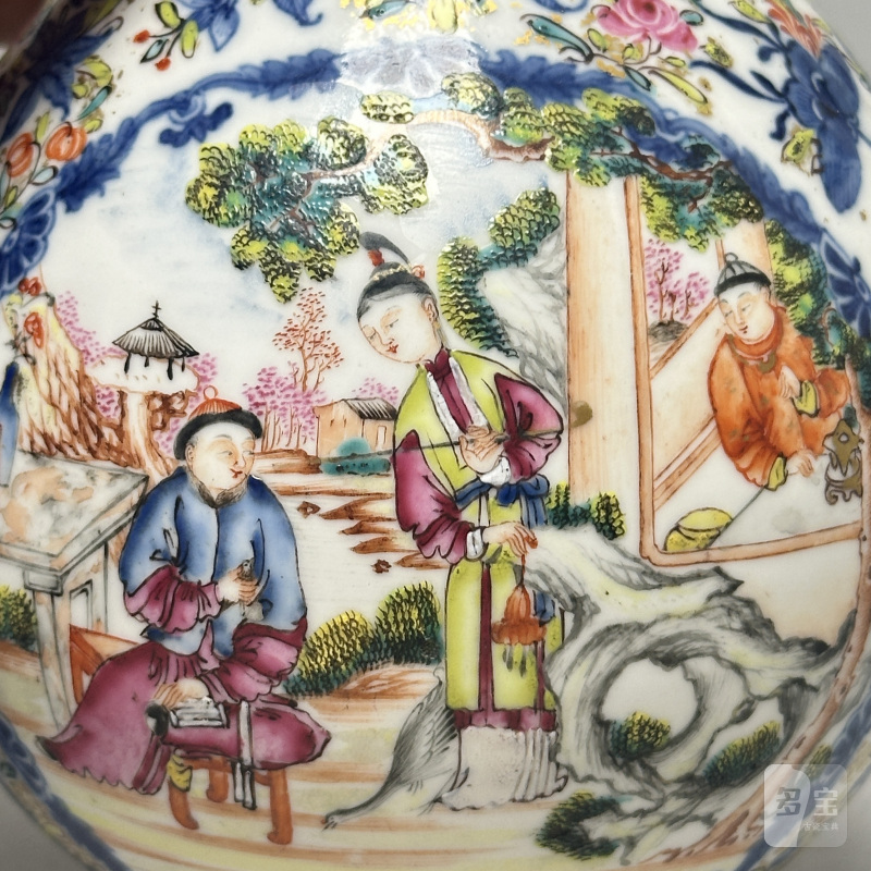 清乾隆 青花粉彩人物纹蒜头瓶 - 图7
